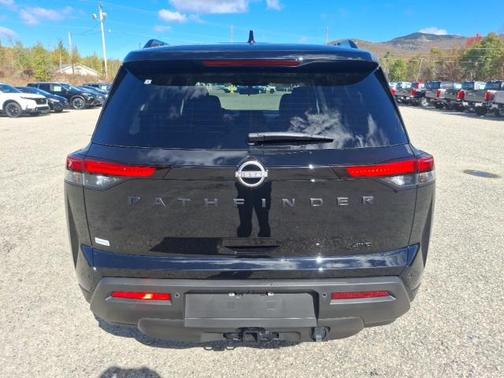 2025 Nissan Pathfinder SV 4WD