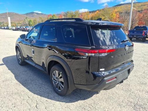 2025 Nissan Pathfinder SV 4WD