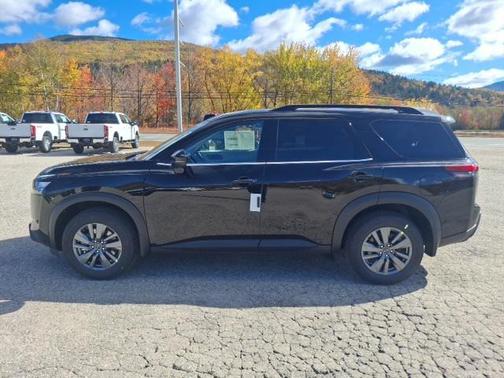 2025 Nissan Pathfinder SV 4WD