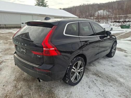 2021 Volvo XC60 T6 Momentum