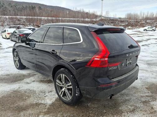 2021 Volvo XC60 T6 Momentum