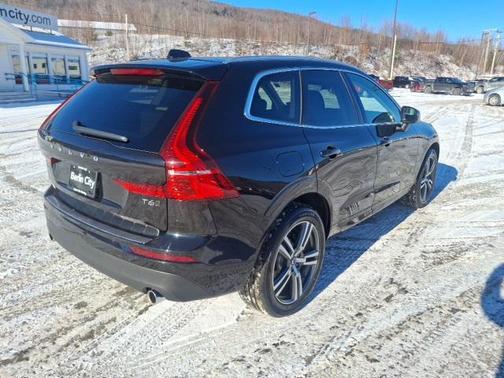 2021 Volvo XC60 T6 Momentum