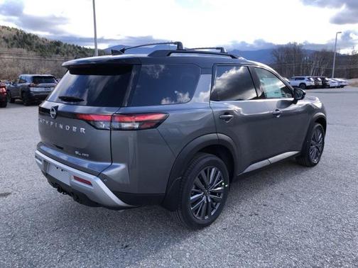2025 Nissan Pathfinder SL 4WD