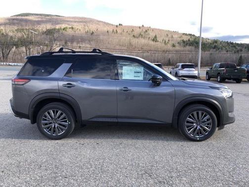 2025 Nissan Pathfinder SL 4WD