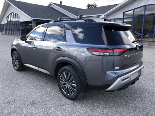 2025 Nissan Pathfinder SL 4WD