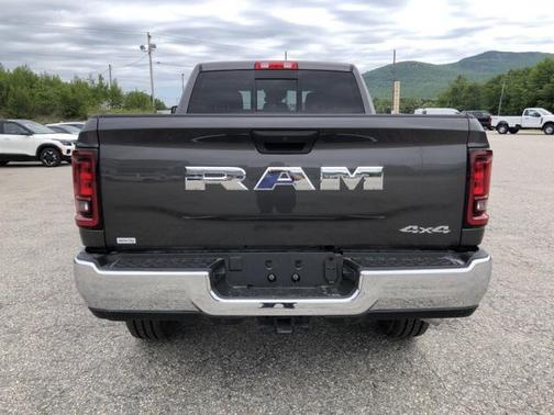 2025 RAM 2500 Tradesman Crew Cab 4x4 6'4' Box