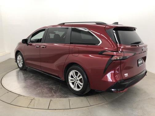 2022 Toyota Sienna XSE 7 Passenger