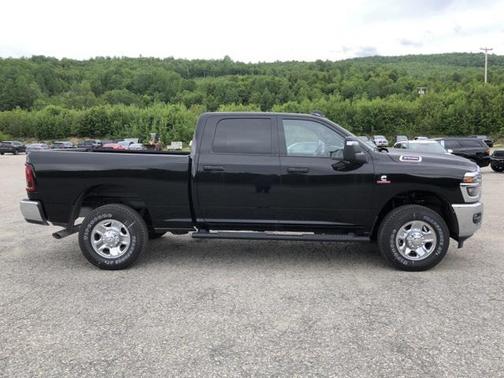 2025 RAM 2500 Tradesman Crew Cab 4x4 6'4' Box