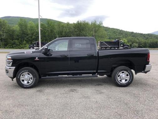 2025 RAM 2500 Tradesman Crew Cab 4x4 6'4' Box