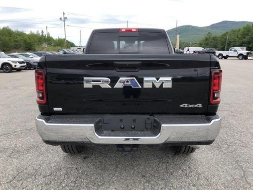 2025 RAM 2500 Tradesman Crew Cab 4x4 6'4' Box