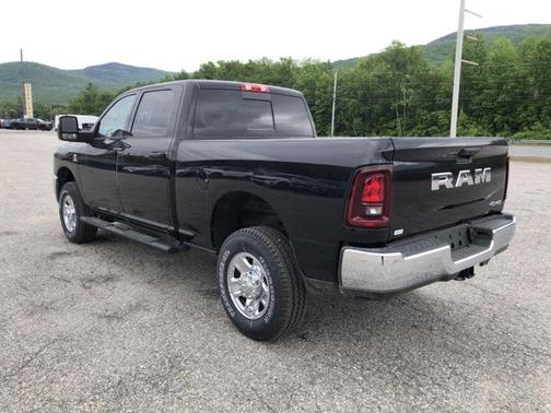 2025 RAM 2500 Tradesman Crew Cab 4x4 6'4' Box