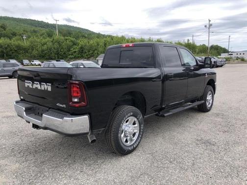 2025 RAM 2500 Tradesman Crew Cab 4x4 6'4' Box