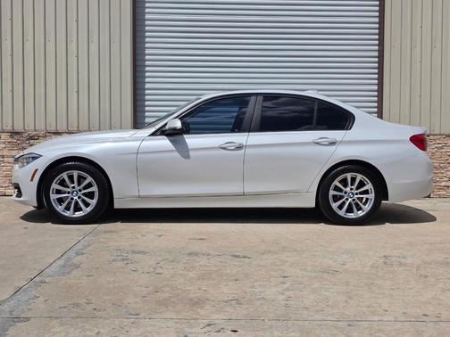 Alpine White 2018 BMW 320 i