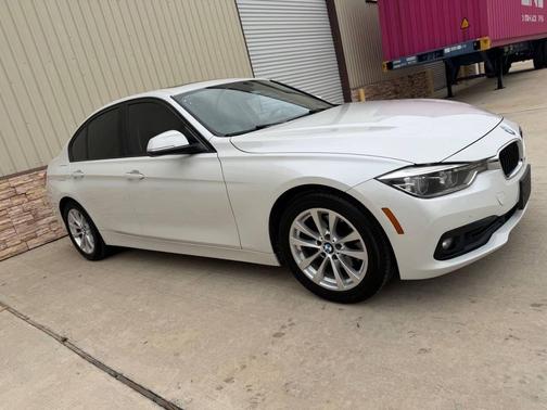 Alpine White 2018 BMW 320 i