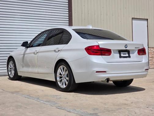 Alpine White 2018 BMW 320 i