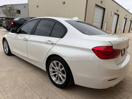 Alpine White 2018 BMW 320 i