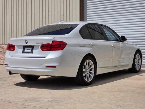 Alpine White 2018 BMW 320 i