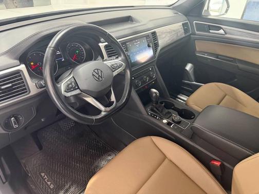 Pure White 2020 Volkswagen Atlas Cross Sport 3.6L V6 SE w/Technology