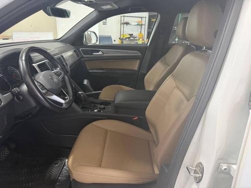Pure White 2020 Volkswagen Atlas Cross Sport 3.6L V6 SE w/Technology