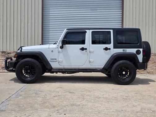 Bright White Clearcoat 2016 Jeep Wrangler Unlimited Sport