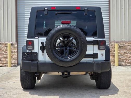 Bright White Clearcoat 2016 Jeep Wrangler Unlimited Sport