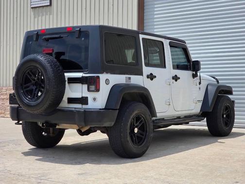 Bright White Clearcoat 2016 Jeep Wrangler Unlimited Sport