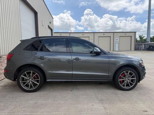 Daytona Gray Pearl Effect 2016 Audi SQ5 3.0T Premium Plus