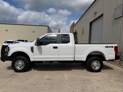 Oxford White 2017 Ford F-250 XL