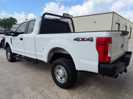Oxford White 2017 Ford F-250 XL