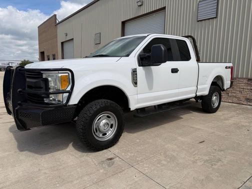 Oxford White 2017 Ford F-250 XL