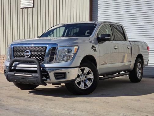 2017 Nissan Titan SV