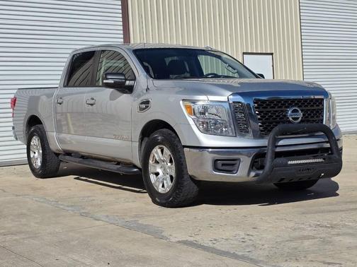 2017 Nissan Titan SV