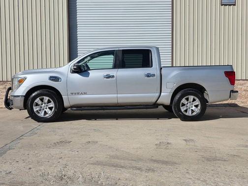 2017 Nissan Titan SV