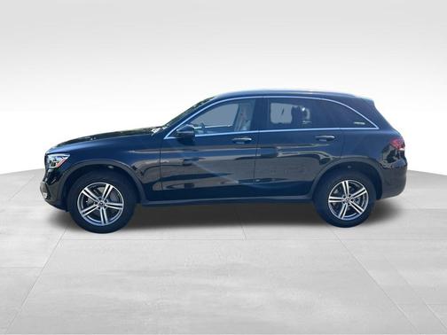 Obsidian Black Metallic 2022 Mercedes-Benz GLC 300 Base 4MATIC