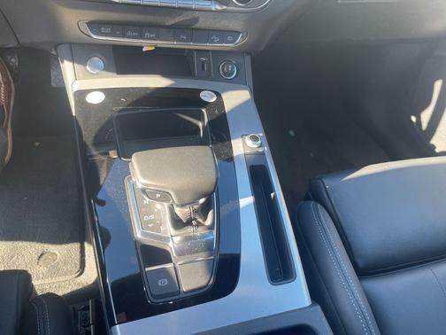 Arkona White 2025 Audi Q5 45 S line quattro Premium