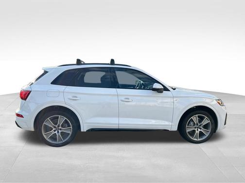 Arkona White 2025 Audi Q5 45 S line quattro Premium