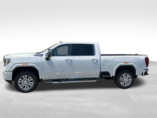 White Frost Tri-Coat 2022 GMC Sierra 2500 Denali