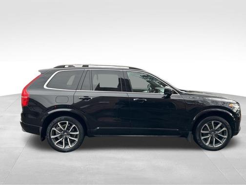 2018 Volvo XC90 T6 Momentum