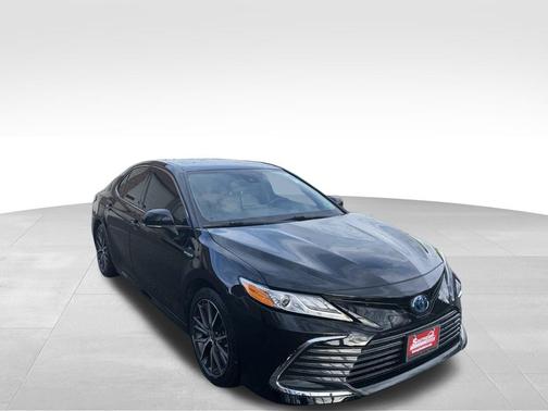 2021 Toyota Camry Hybrid XLE