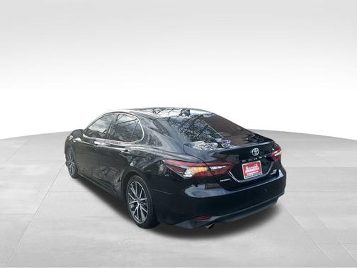 2021 Toyota Camry Hybrid XLE