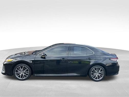 2021 Toyota Camry Hybrid XLE