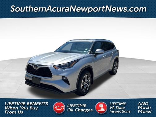 Celestial Silver Metallic 2021 Toyota Highlander XLE