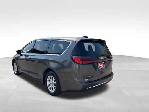 2023 Chrysler Pacifica Touring-L
