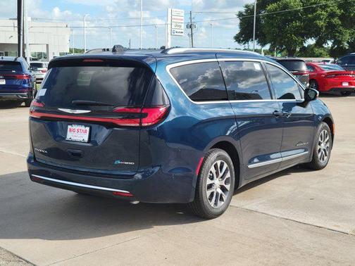 2025 Chrysler Pacifica L