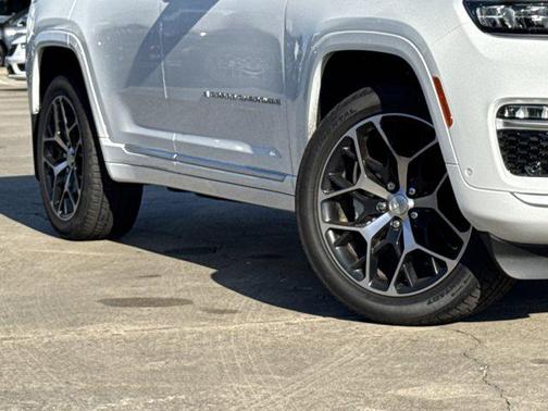 2025 Jeep Grand Cherokee Summit