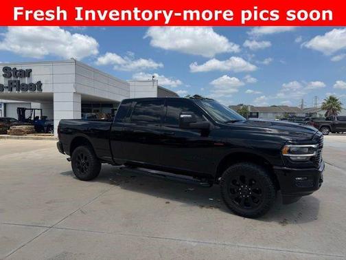 Diamond Black Crystal Pearlcoat 2024 RAM 2500 Laramie