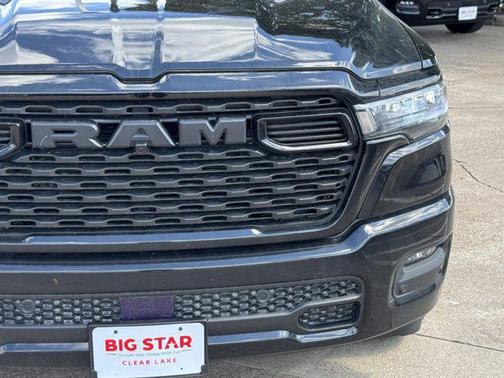 Diamond Black Crystal Pearlcoat 2026 RAM 1500 Express