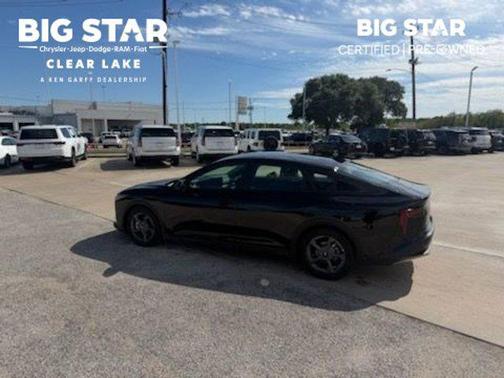 Aurora Black Pearl 2025 Kia K4 LXS