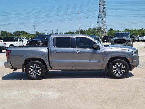 2024 Nissan Frontier SL