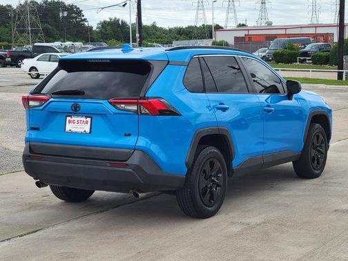 2020 Toyota RAV4 LE
